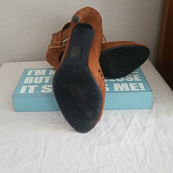 Heart in D open toe lace sandals - Picture 2 of 2